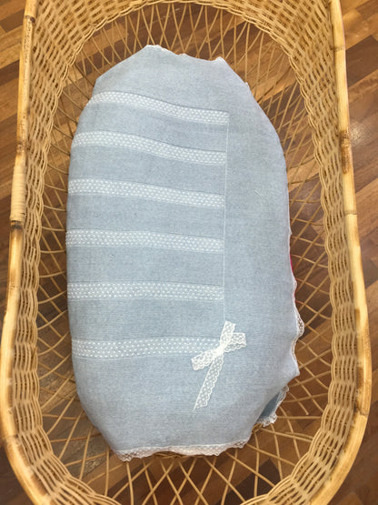 Coperta PCS con applicazione di valancienne al bordo pois bianchi sul davanti e fiocchetto laterale