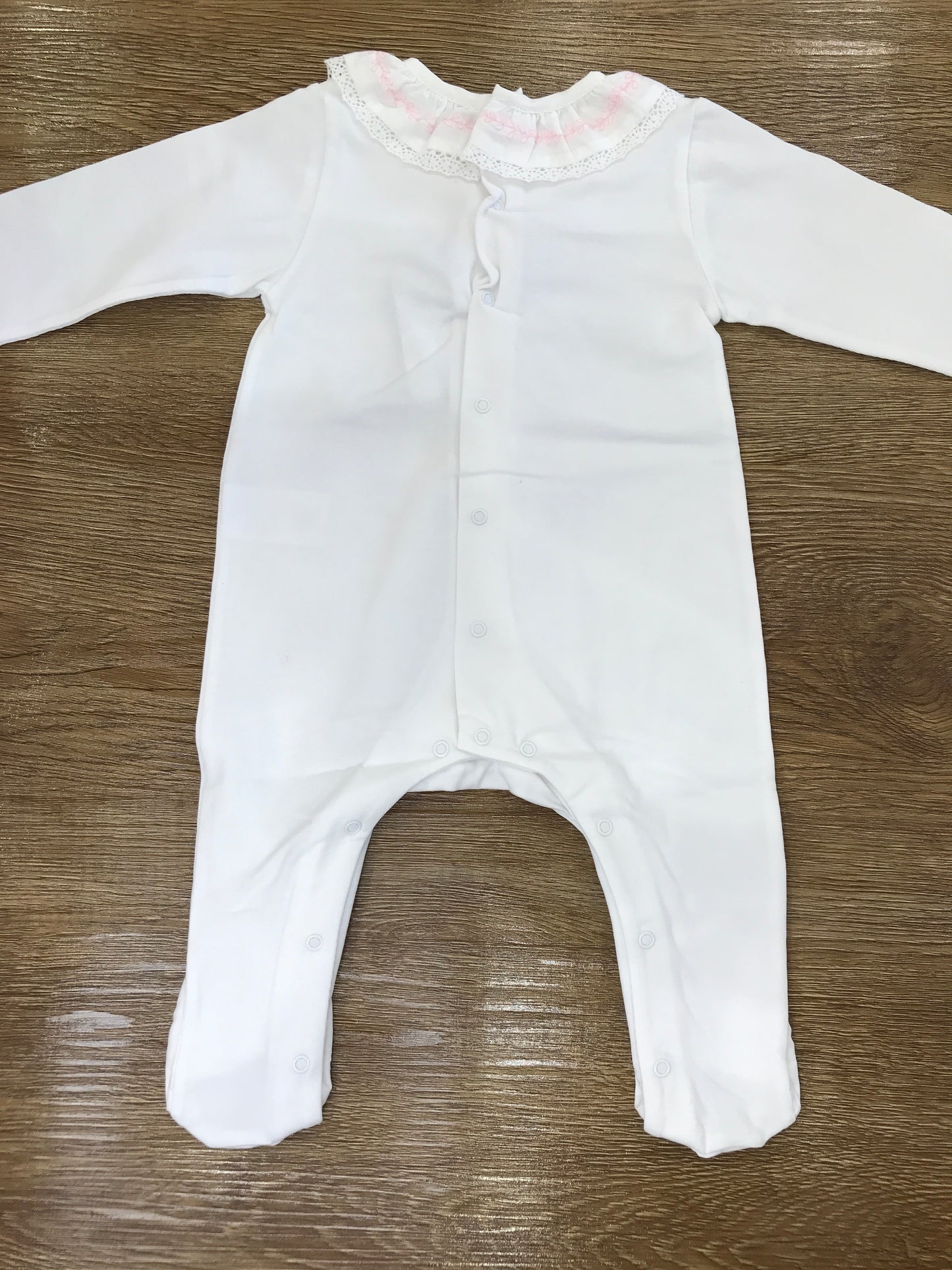 Tutina Laranjinha in cotone intera bianca con collo con rusche ricamata