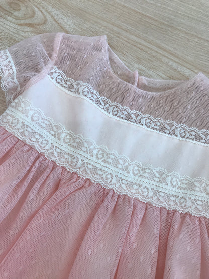 Abito Cielo Blu in tulle con tre doppie balze e pizzo mezza manica con corpetto velato