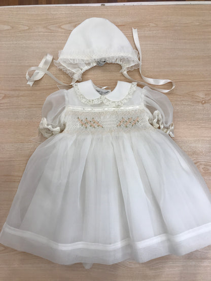 Abito Piccola Giuggiola in organza in seta mezza manica con lavorazione di punto smock roselline ricamate a mano e applicazione di pizzo