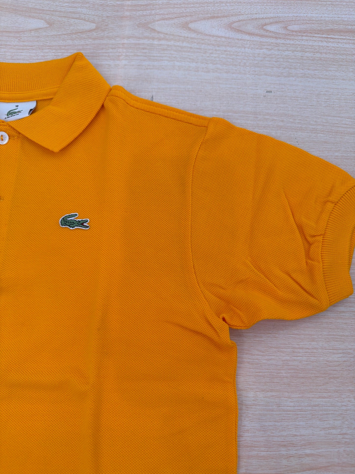 Polo Lacoste in cotone mezza manica con bottoncini e logo ricamato lateralmente unisex
