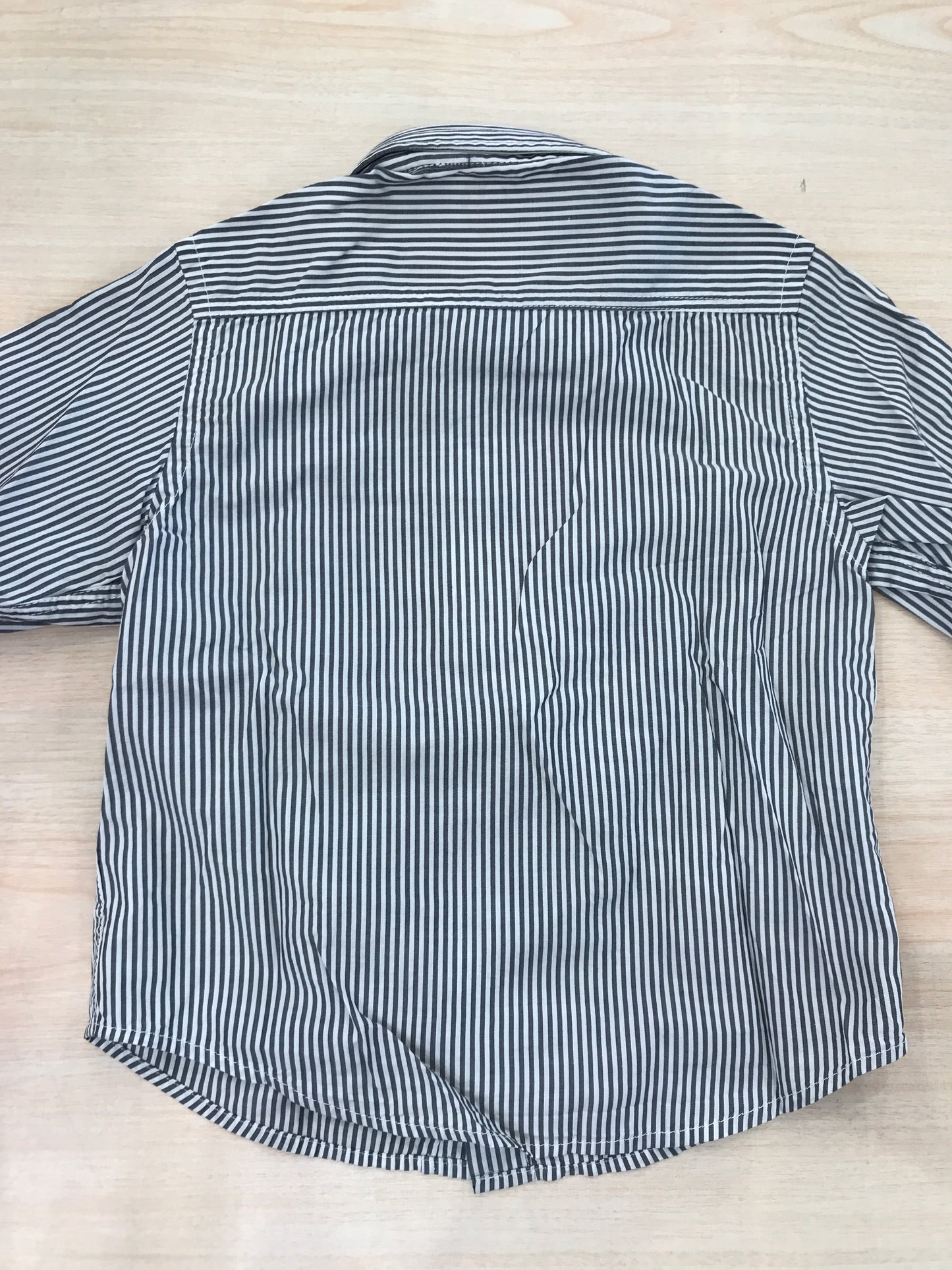 Camicia Murphy in cotone bianca e grigia a righe manica lunga e colletto a punta