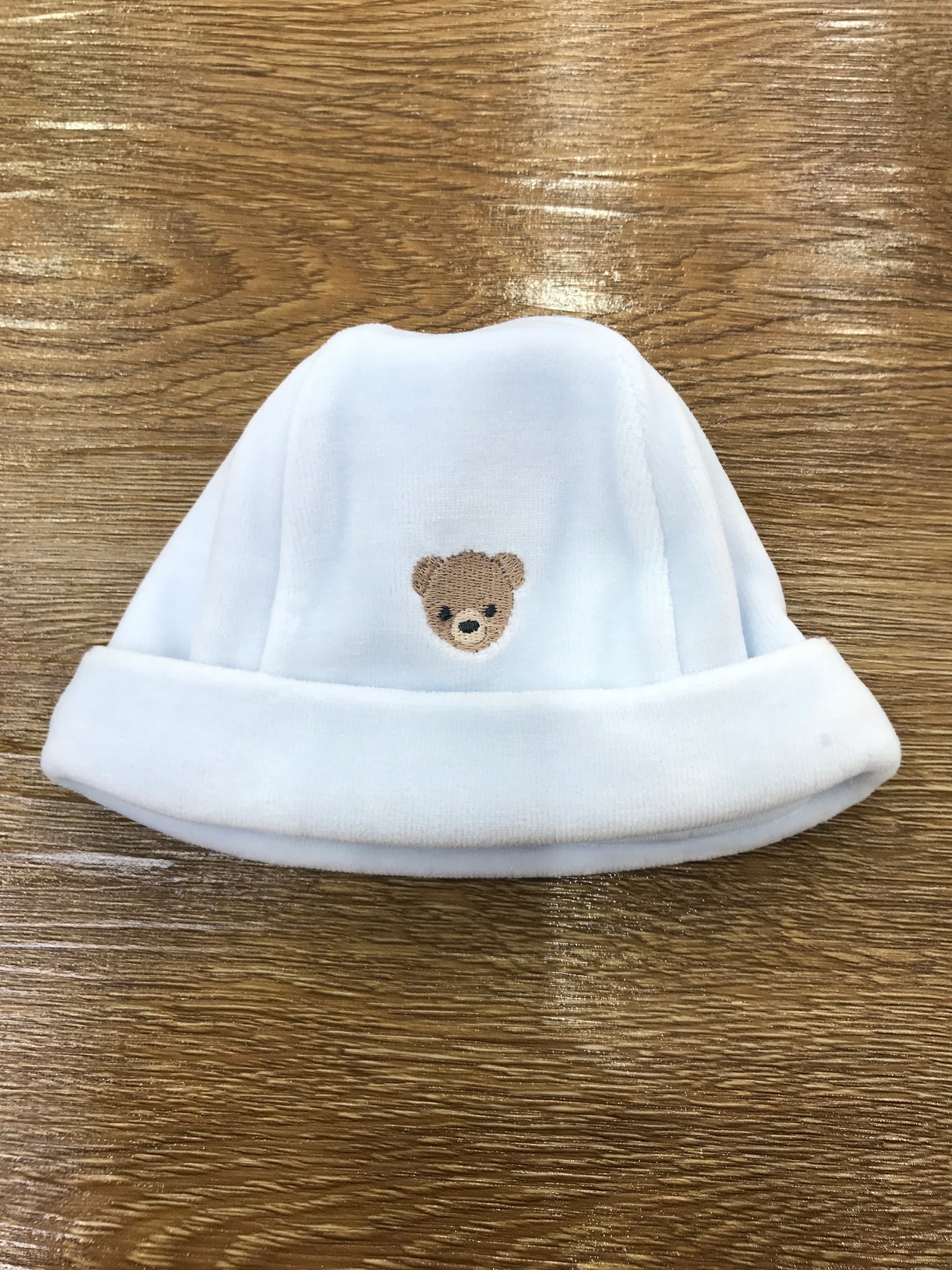 Cappello Baby Gi in ciniglia celeste con orsetto ricamato sul davanti