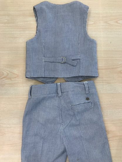 Completo Byblos gilet con bermuda a righe bianche e blu con tasche e bottoncini