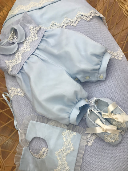 Coordinato Piccola Giuggiola nascita neonato in lana coperta con bordo con organza e centrale pizzo pagliaccetto corpetto in lana con pizzo e sotto organza