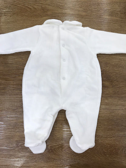 Tutina Nanan in ciniglia bianca intera con piccoli fiocchetti sul davanti ed uno floreale