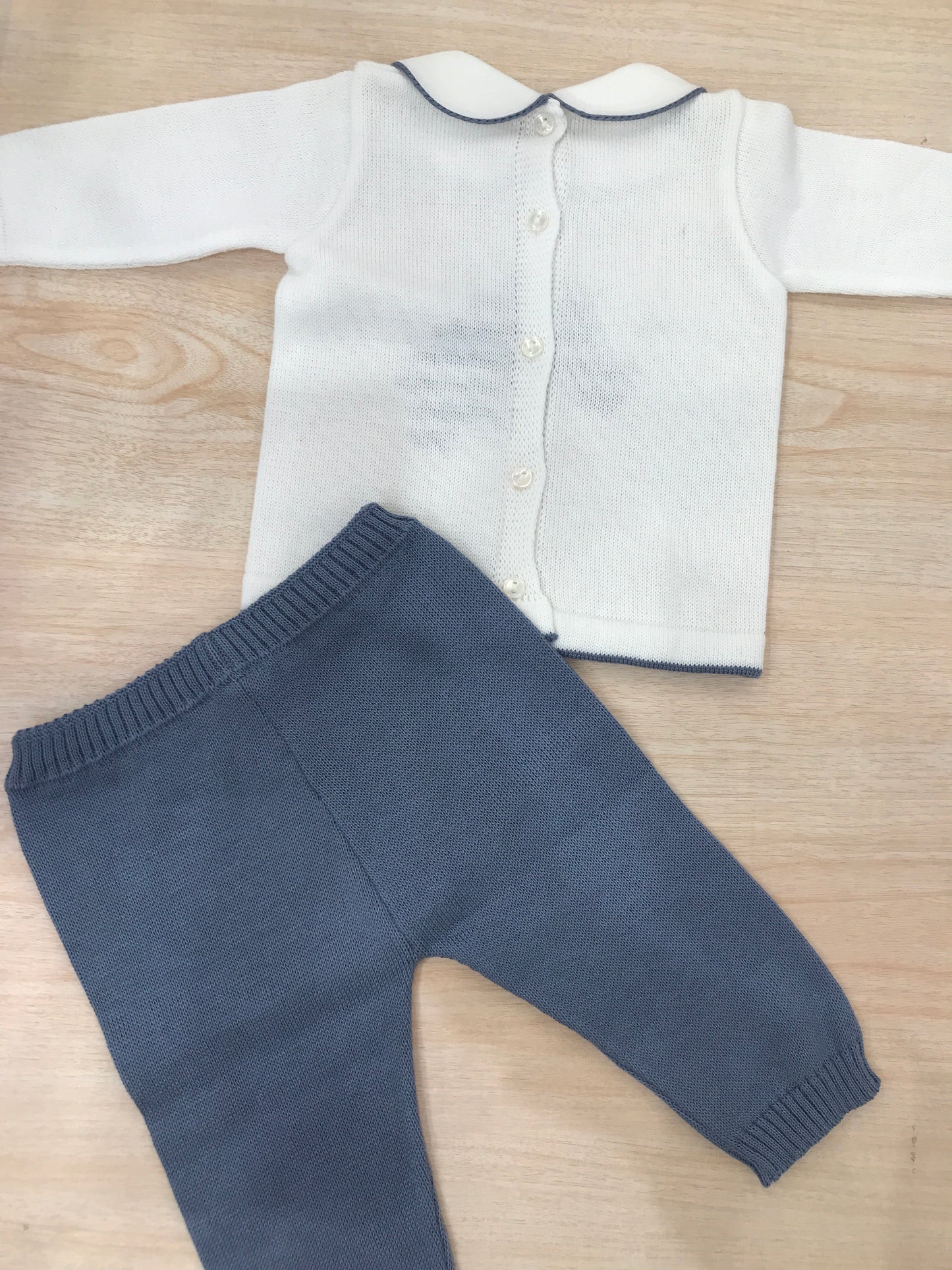 Tutina Baby Lord in filo due pezzi bianco e avio con elefante a righe sul davanti