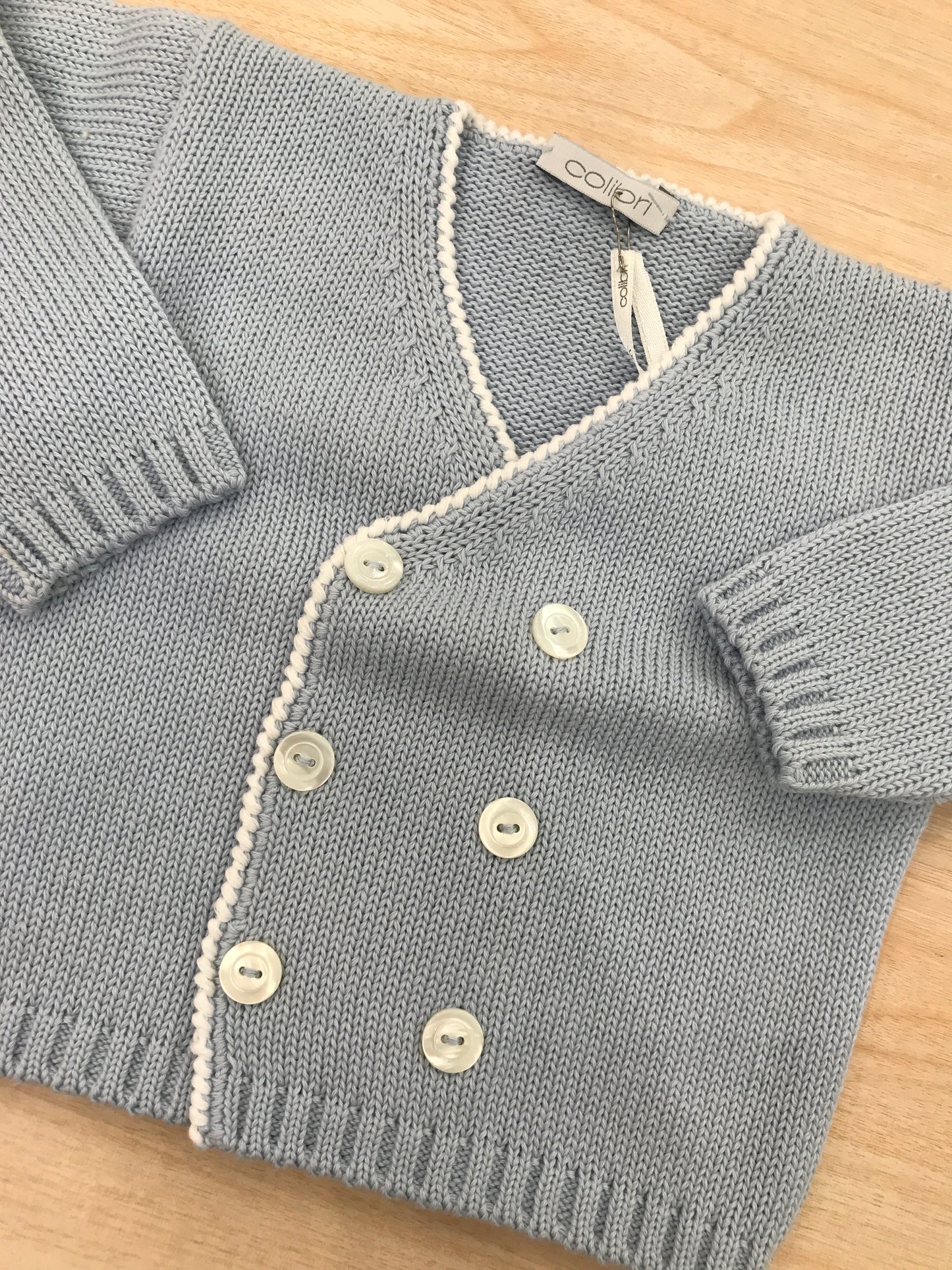 Cardigan Colibrì manica lunga in filo celeste a punta con profilo bianco doppiopetto con bottoncini