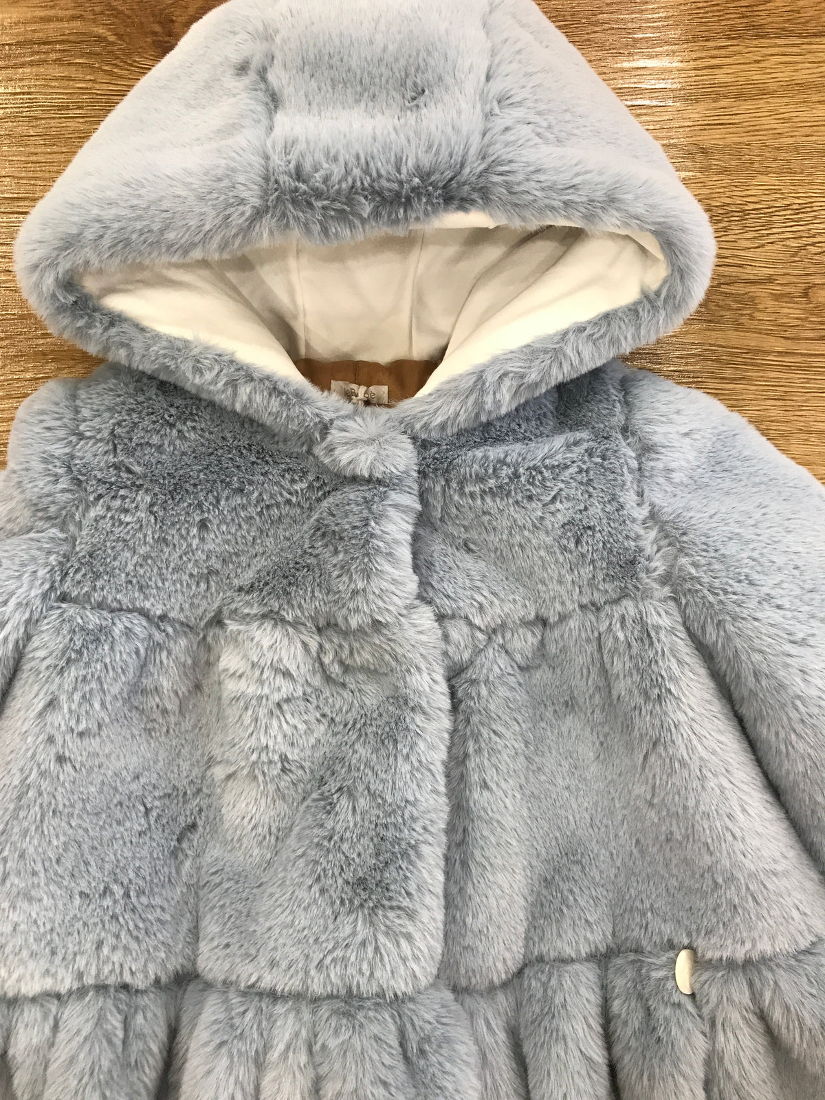 Pelliccia Le Bebè con cappuccio scende a bambolina dal tono celeste polvere e foderata all'interno