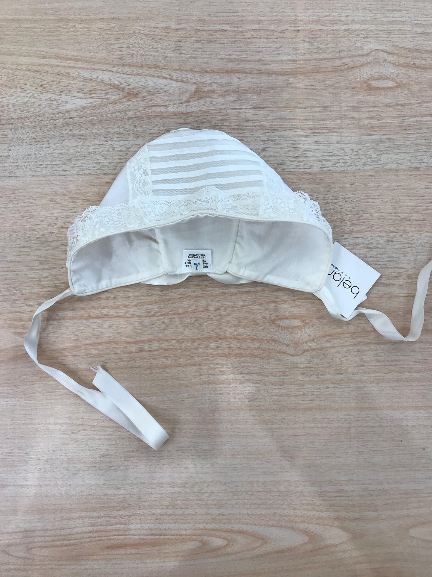 Cuffietta Belan in organza con pizzo applicato sul davanti e pieghe con fiocco sul retro