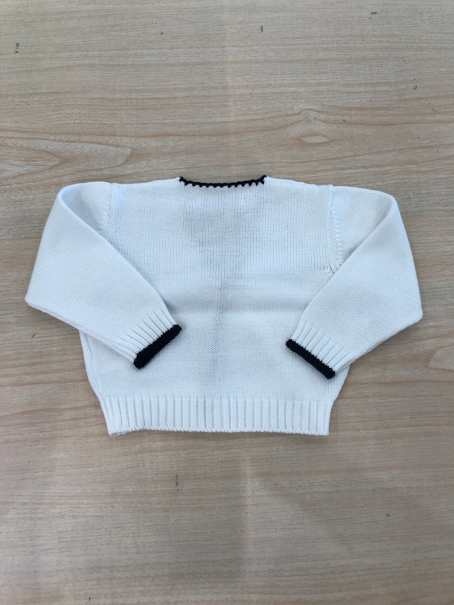 Cardigan Bebè di Almy in filo bianco con rifiniture blu scuro