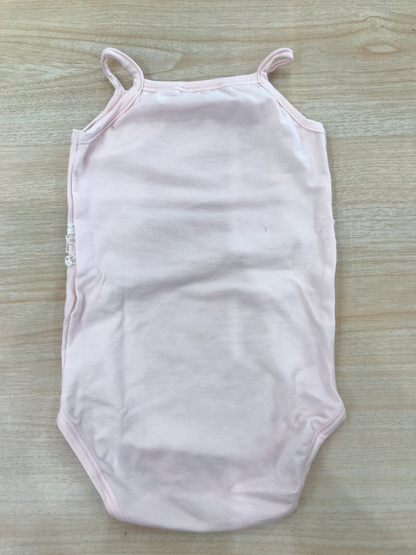 Body Story Loris in cotone rosa con bretelle sottili con ricamo bianco