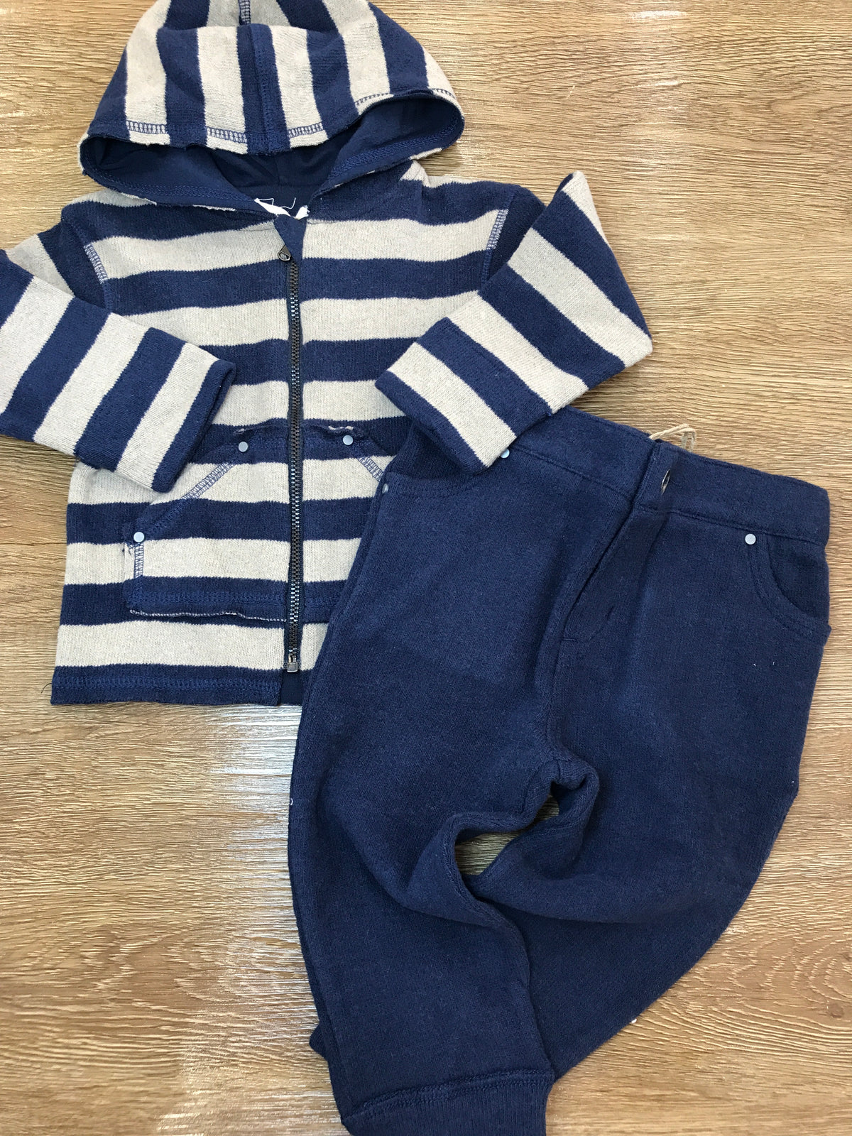 Tuta Maperò due pezzi blu scuro con righe beige
