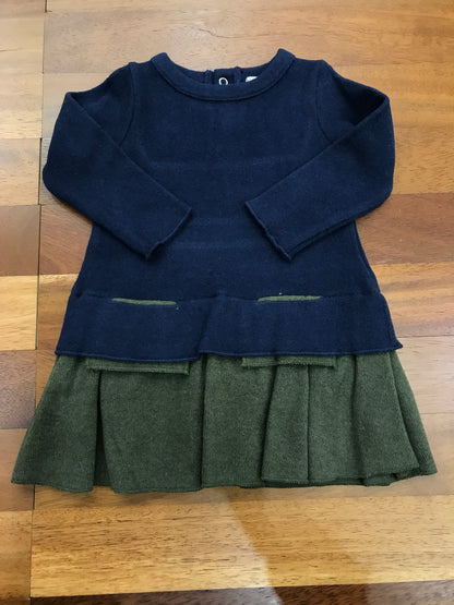 Abito Coccodè blu scuro manica lunga gonna plissettata verde con tasche sul davanti