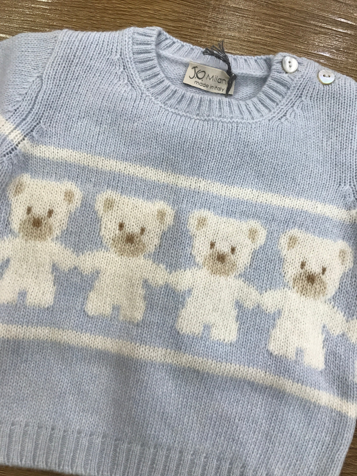 Maglione Jo Milano in lana con piccoli orsetti in panna sul davanti e sulle maniche
