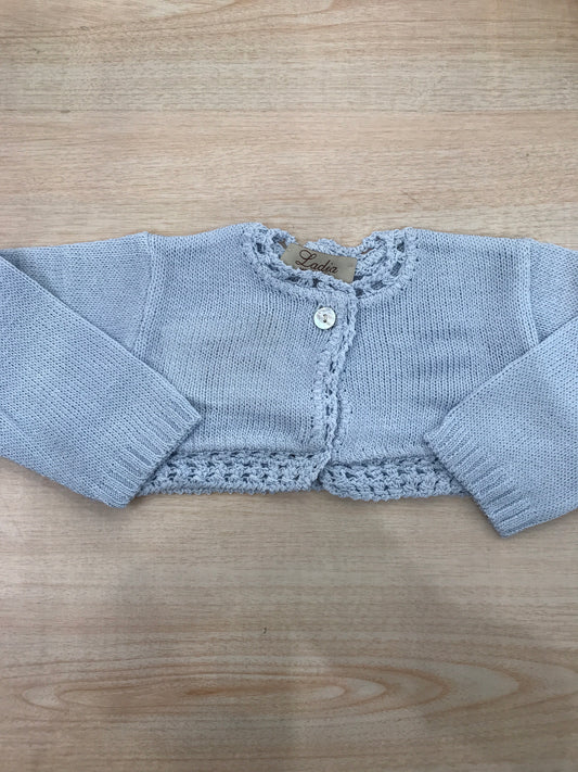 Cardigan Ladia in filo azzurro traforato con bottoncino sul davanti
