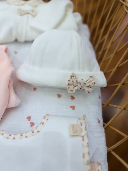 Coordinato nascita Baby Gi tutina intera in ciniglia con fiorellini cappellino e bavetta abbinati