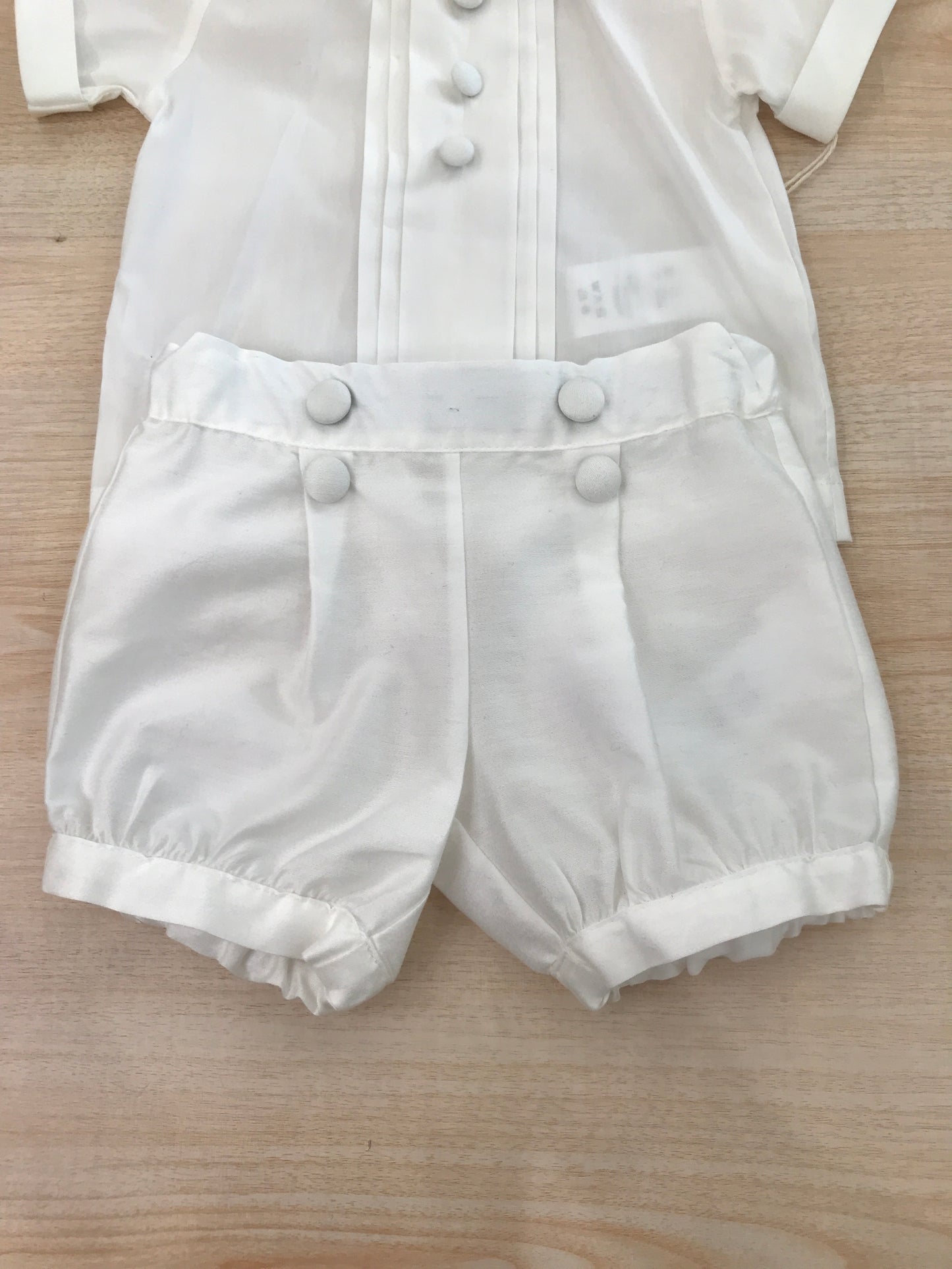 Completo Pure due pezzi camicia mezza manica con bottoncini sul davanti con pantalone corto