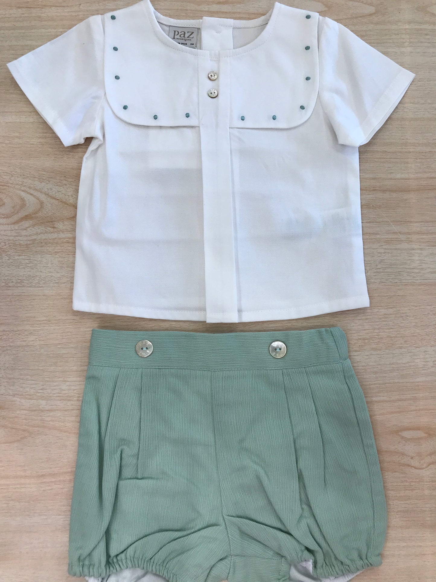 Completo Paz Rodriguez in cotone camicia mezza manica con bavettone e pois verdi con pantalone corto
