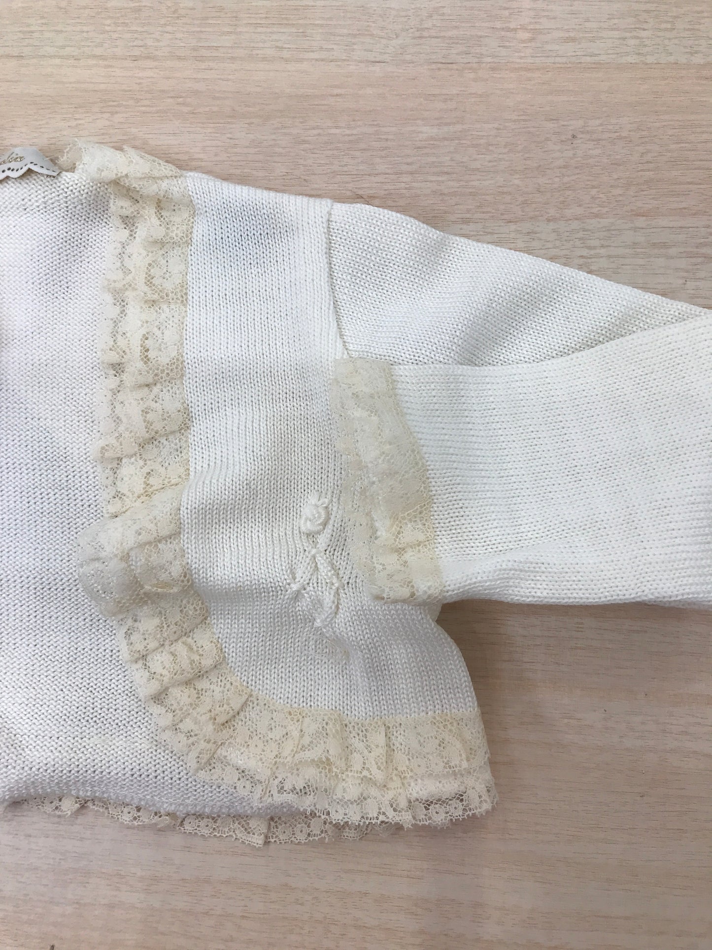 Cardigan Ladia avorio con pizzo sul davanti e sui polsini