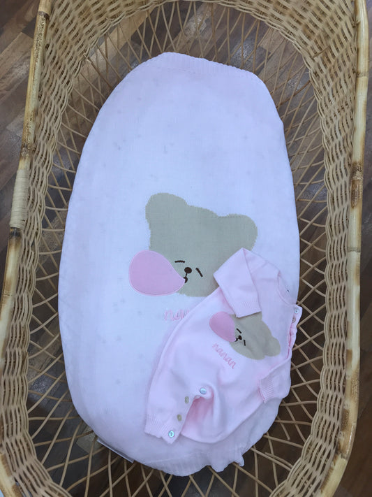 Coordinato nascita Nanan in filo rosa con orsetto grande su coperta e tutina