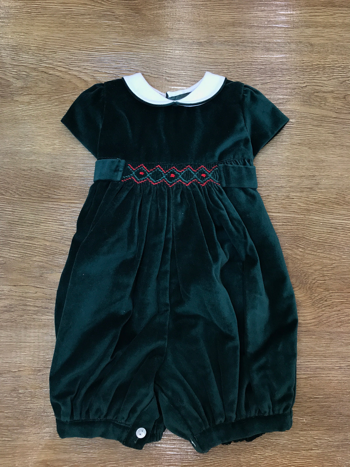 Pagliaccetto Les Enfants de Gisele in velluto verde mezza manica con fascia al centro in punto smock