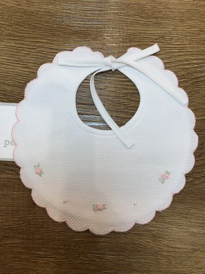Bavetta Pepecè in piquet con smerlo dal profilo rosa e piccole roselline e pois sul davanti