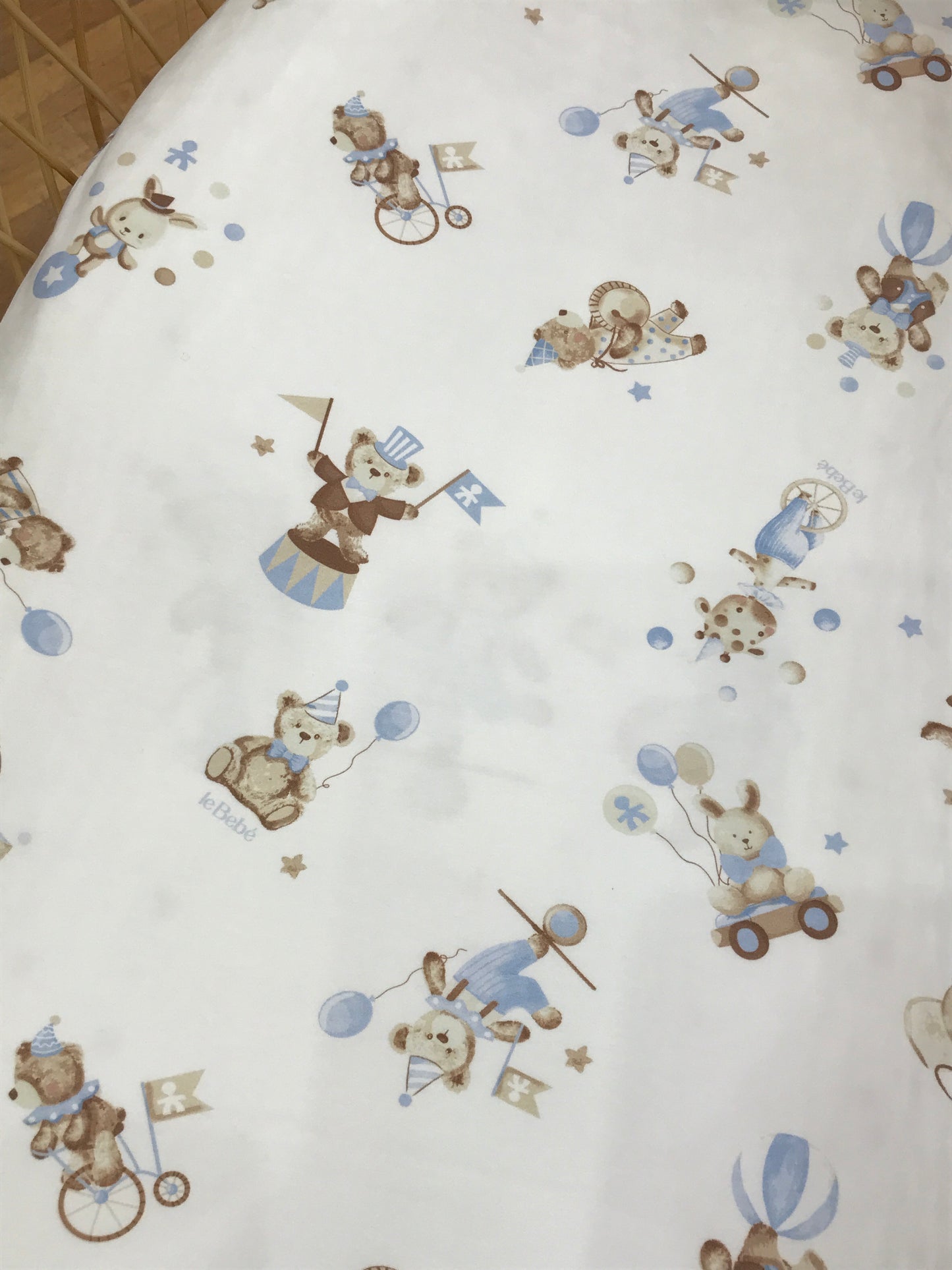 Coperta Le Bebè in cotone bianca e tortora con tre orsetti del circo reversibile sul retro tanti piccoli orsetti del circo