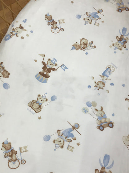 Coperta Le Bebè in cotone bianca e tortora con tre orsetti del circo reversibile sul retro tanti piccoli orsetti del circo