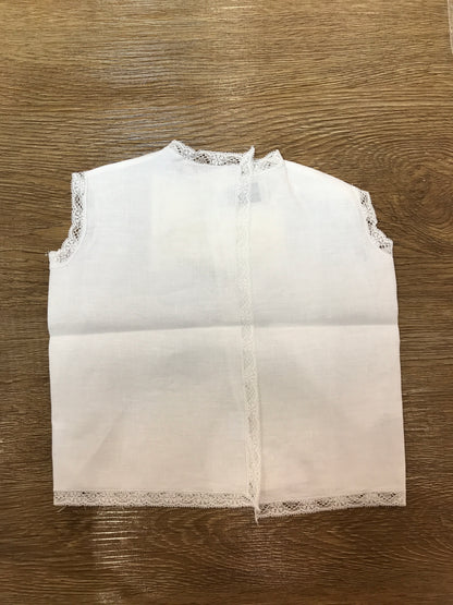 Camicino Piccola Giuggiola in lino con applicazione di valancienne con piccolo ricamo al centro sul davanti