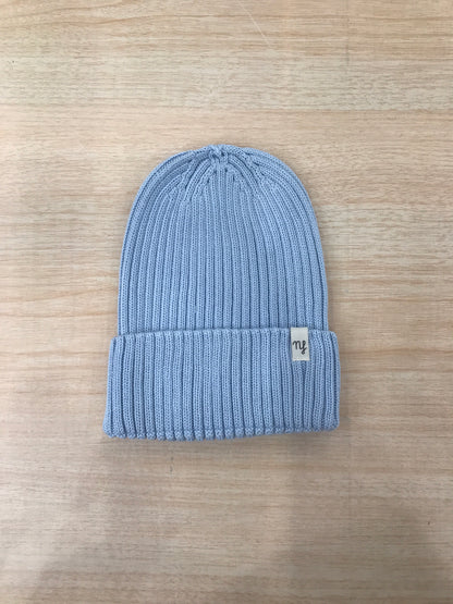 Cappello Nannafrufrù in filo di cotone celeste a righe con risvolto