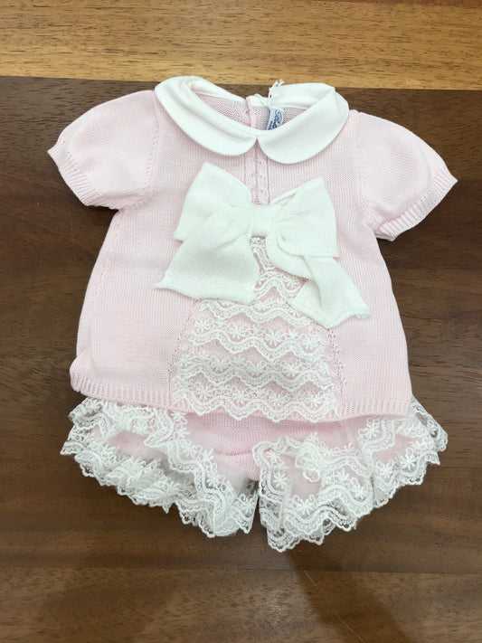 Completo Bebè di Almy in filo rosa due pezzi mezza manica con fiocco e pizzo sul davanti con culotte con pizzo