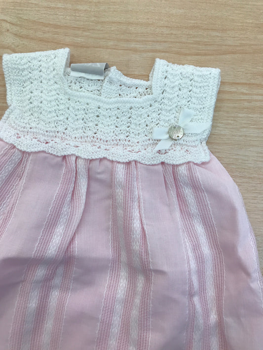 Completo Paz Rodriguez in cotone due pezzi con corpetto smanicato bianco traforato con lavorazione sulla gonna e culotte a righe