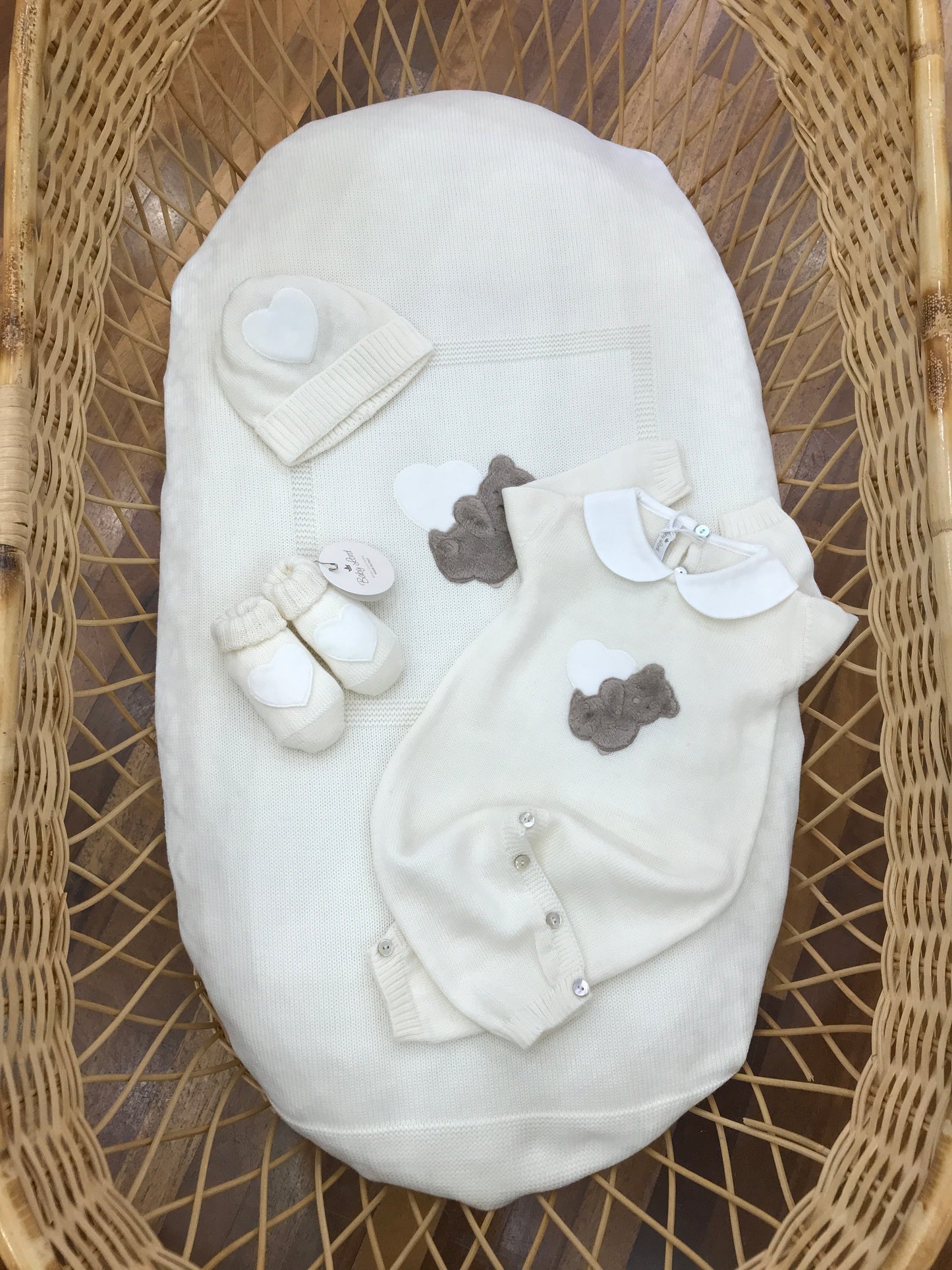 Coordinato nascita Baby Lord in lana panna con orsetti e cuoricini pelosi