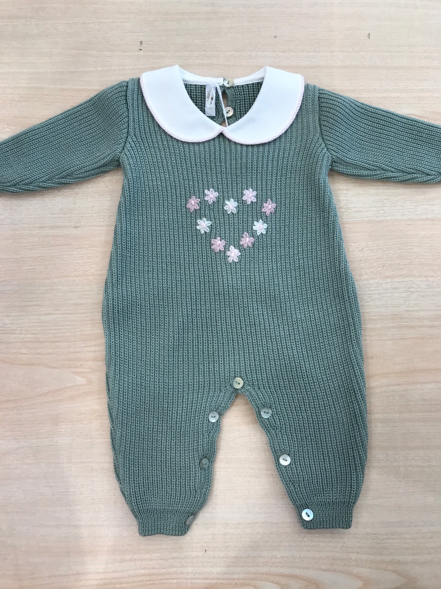 Tutina Baby Lord in lana manica lunga gamba lunga a costa inglese con cuore ricamato da margherite e colletto rifinito in rosa