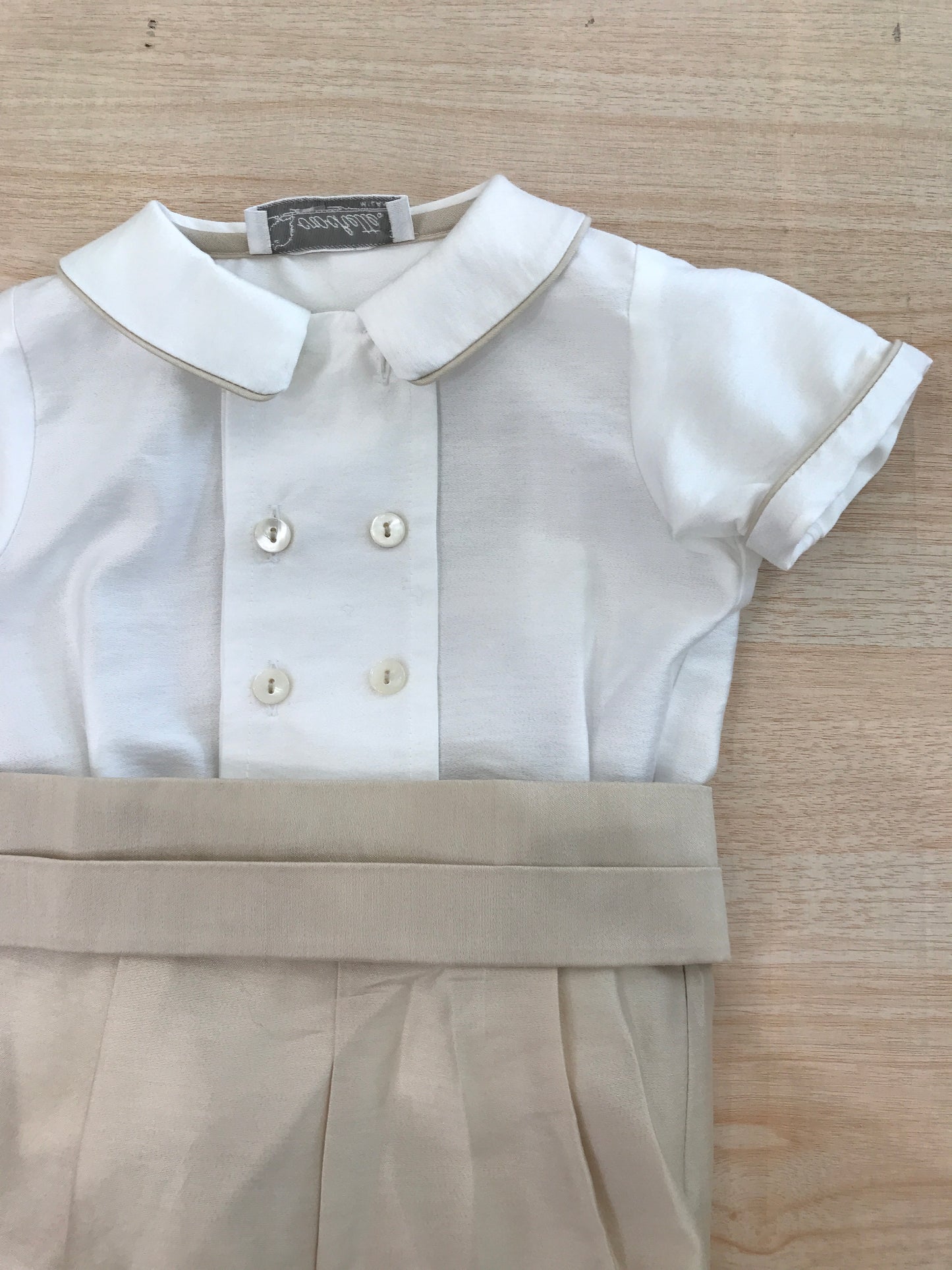 Completo Crochette in cotone camicia mezza manica con bottoncini sul davanti con pantalone all'inglese con fascia di pieghe sul davanti