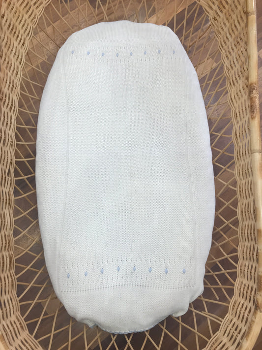 Coperta Fofettes panna smerlata celeste con pois in rilievo sul davanti