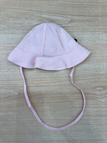 Cappello Paz Rodriguez in cotone rosa smerlato con fiocco sul retro