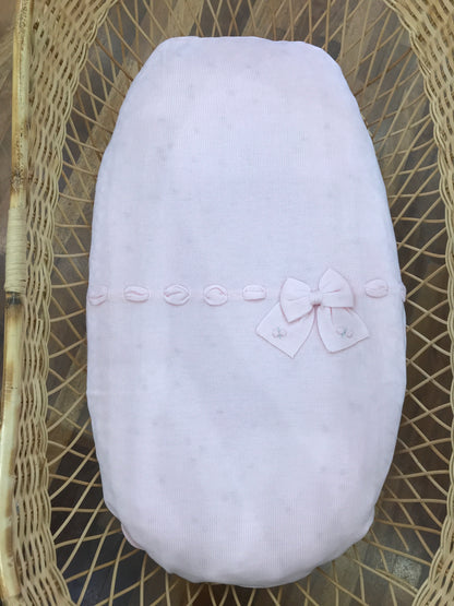 Coperta Baby Lord in lana rosa con passanastro e fiocco con roselline ricamate
