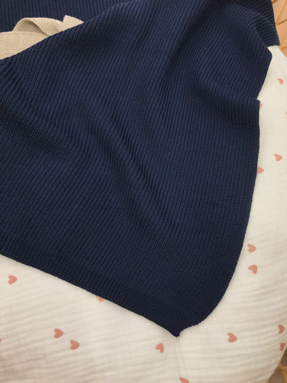 Coperta Baby Lord in lana a coste inglese blu scuro con doppio fiocco tortora centrale