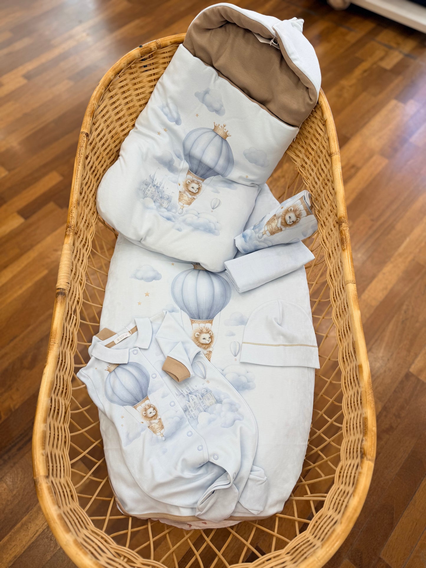 Coordinato Sofija in caldo cotone celeste con mongolfiera e leone