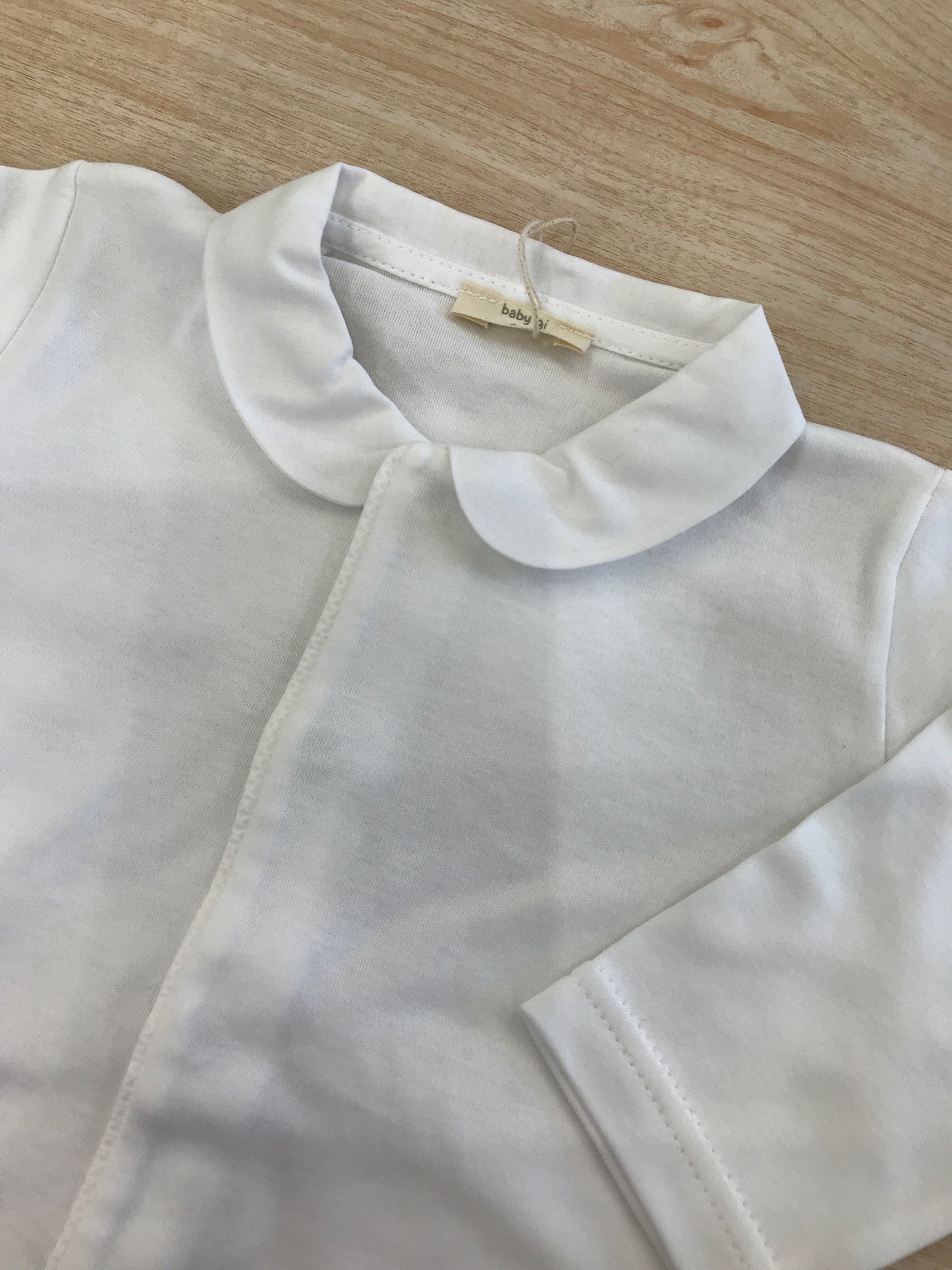 Tutina Baby Gi in cotone manica lunga con piedini con chiusura antipanico e sul retro ali dorate
