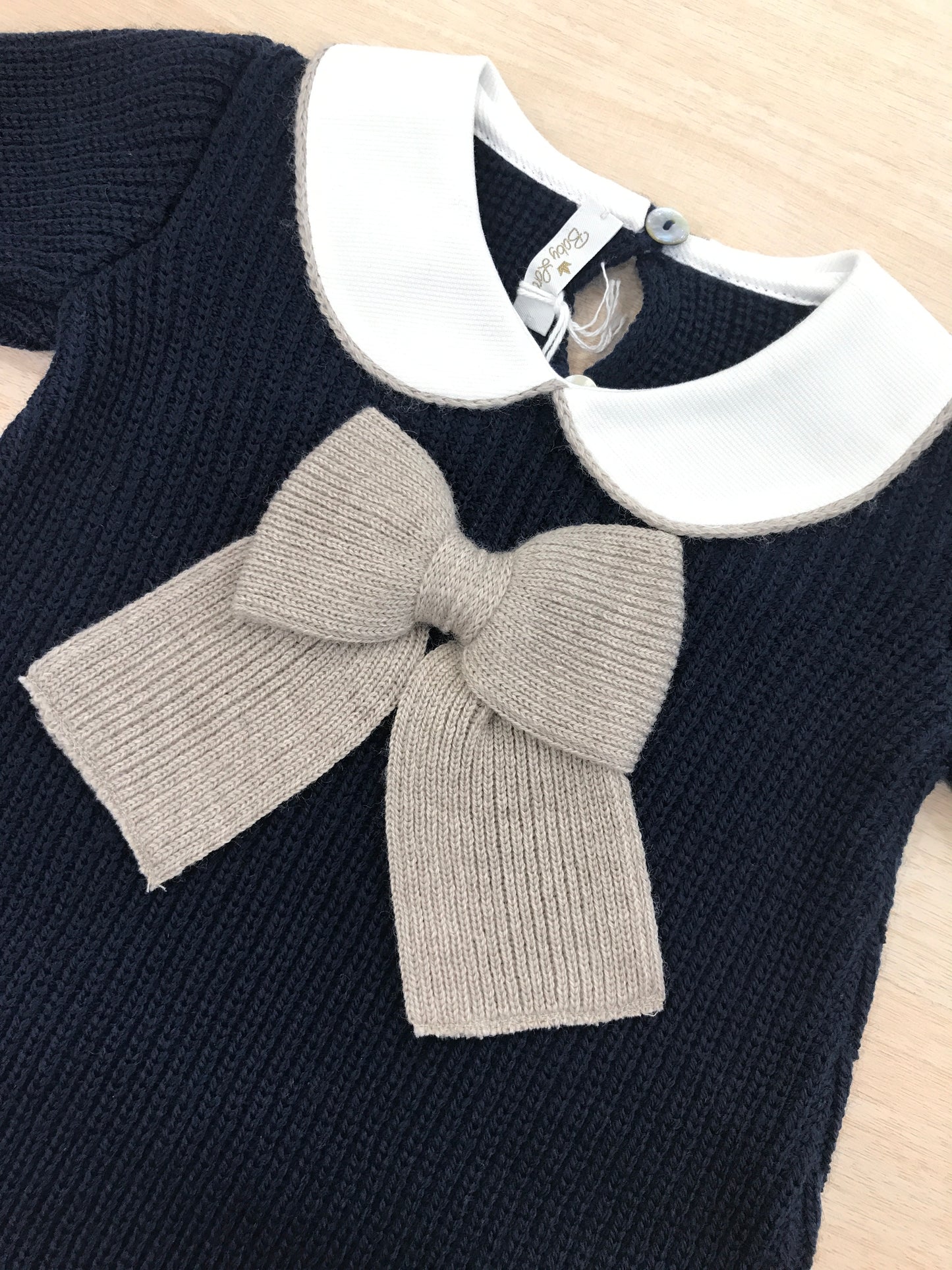 Tutina Baby Lord in lana a costa inglese blu scuro intera con fiocco tortora e colletto rifinito torortora