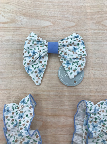 Completo Belan due pezzi casacca con bretelle a fiori con rusche sul corpetto con culotte abbinata