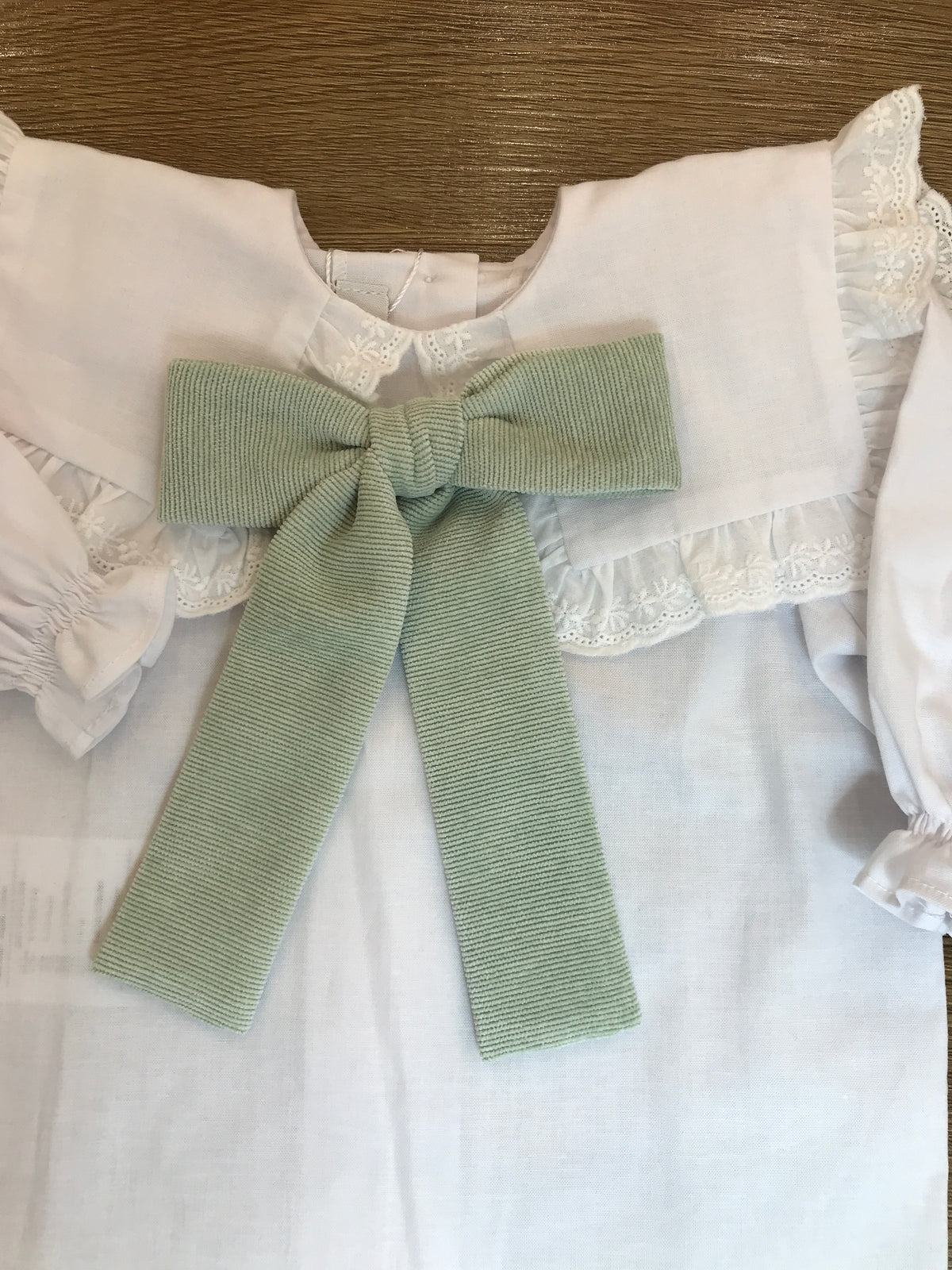 Camicia Fofettes manica lunga con collo con rusche e fiocco in velluto a coste sul davanti