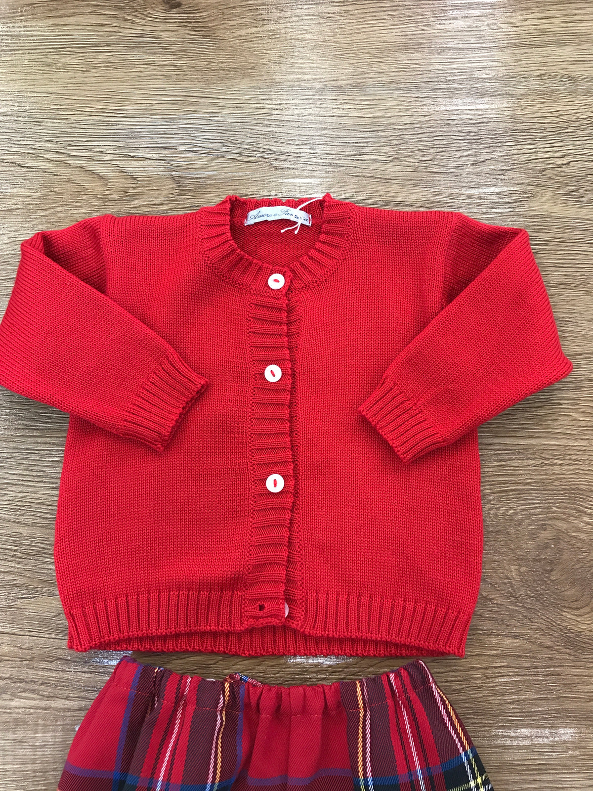 Completo Delizia Baby cardigan rosso con bottoncini e pantalone scozzese a sbuffo