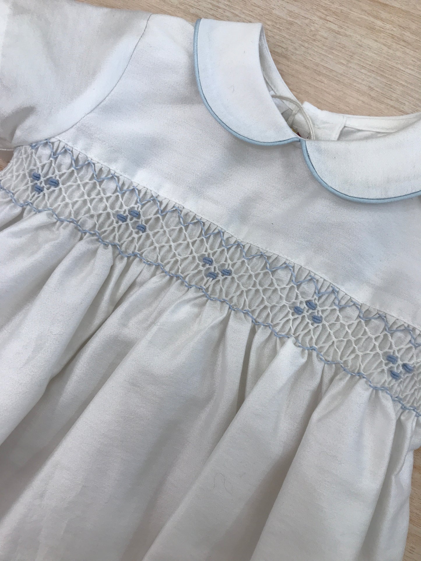 Pagliaccetto Les Enfants de Gisele in cotone mezza manica a sbuffo con corpetto rifinito da punto smock