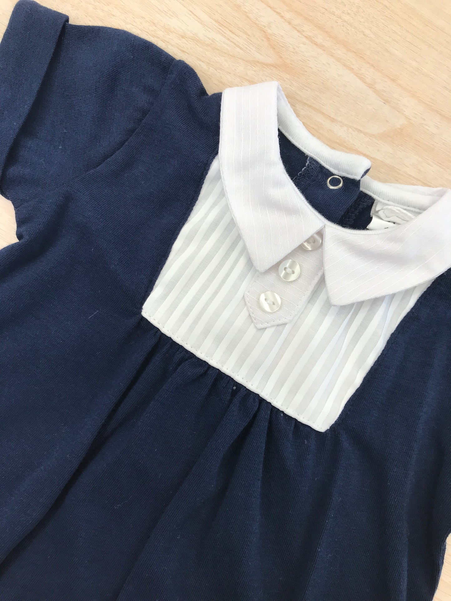 Pagliaccetto Coccodè in cotone blu scuro con dettaglio bianco e colletto a punta