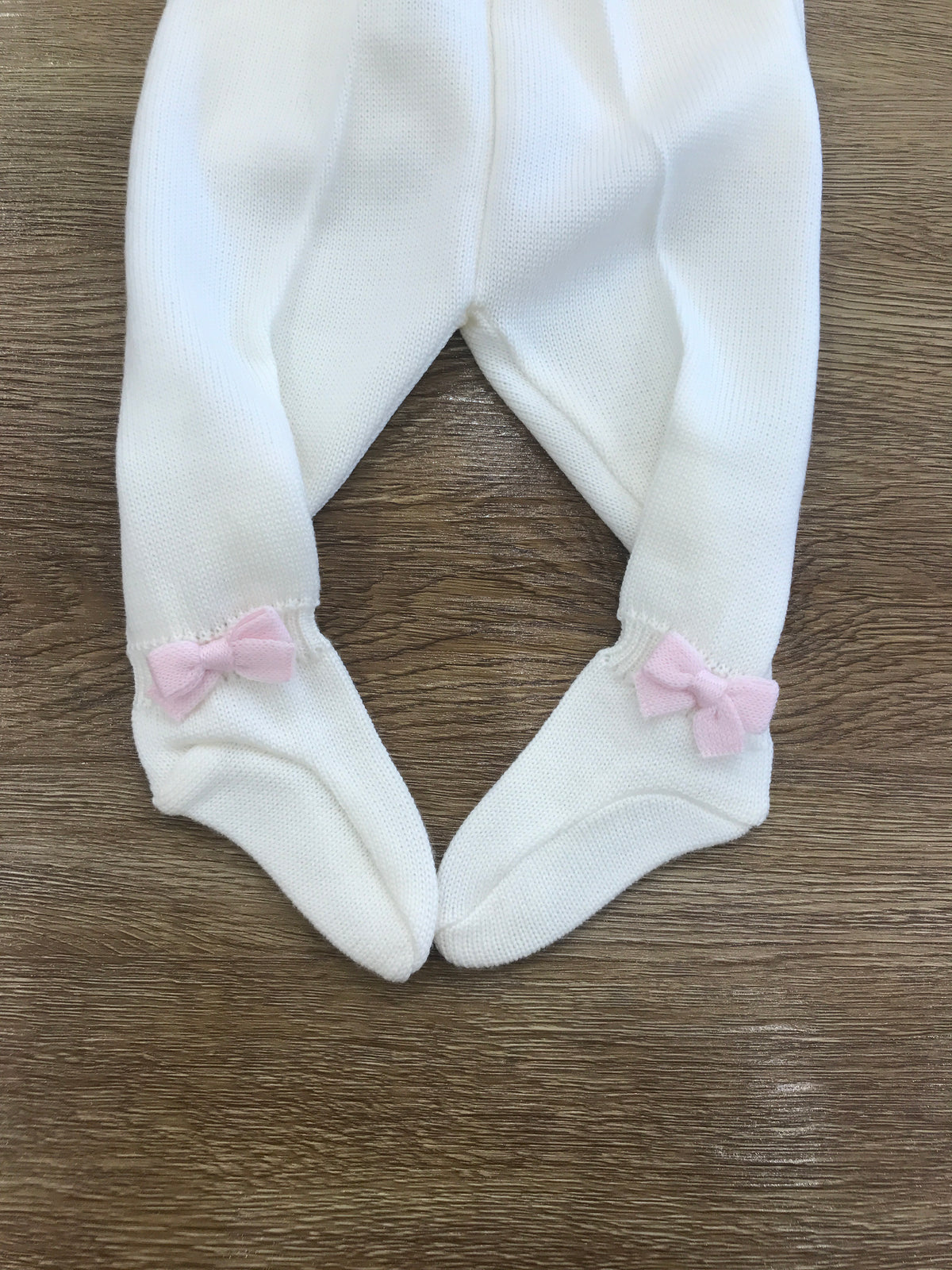 Tutina Baby Lord in lana panna due pezzi con piccoli fiocchetti rosa