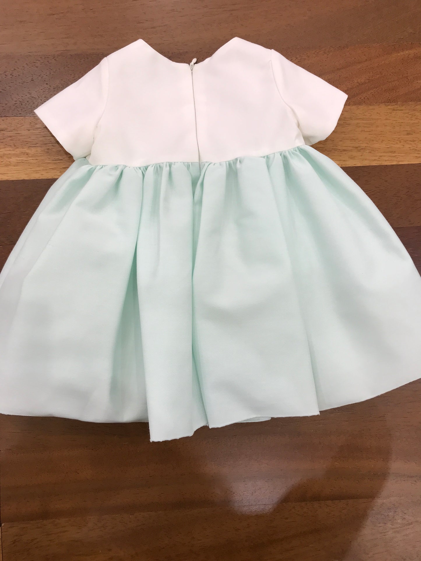 Abito Le Bebè in taffettà gonna verde acqua con corpetto bianco mezza manica con fiocco tortora con zip sul retro